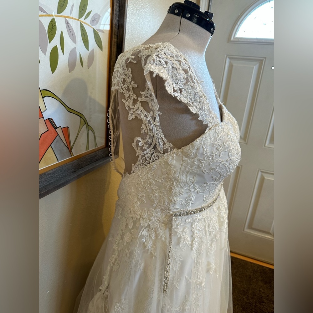 Essence of Australia wedding dress lace white size 10 - Picture 9 of 11